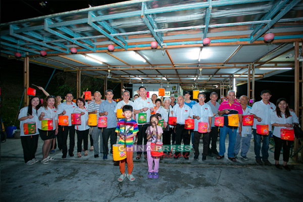 森州民政党亚沙及芙蓉区部联办中秋晚宴,一同庆中秋。