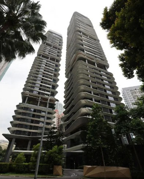 资料显示,新加坡高档私宅项目银峰有一个涉及30亿新元洗钱案的单位,去年10月求售时的要价为1138万新元,未能找到买家,最终中介调低价格约30%至800万新元,才在今年7月成功转售。 (取自《联合早报》)