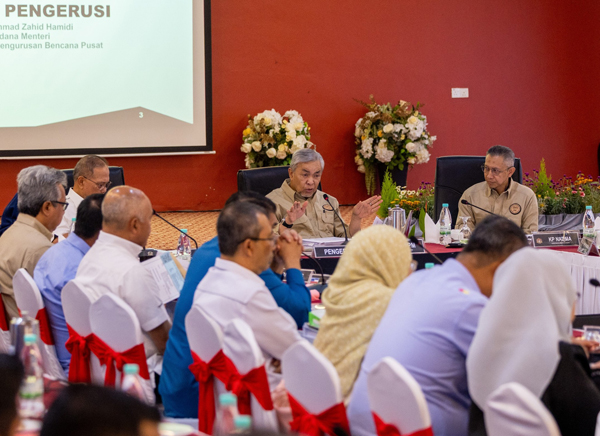 阿末扎希要求全国灾难管理机制必须全面进入戒备状态。