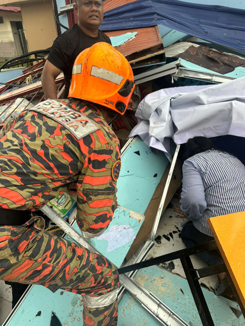 “龙卷风”席卷雪昔江港 屋瓦锌板乱飞 有人受伤