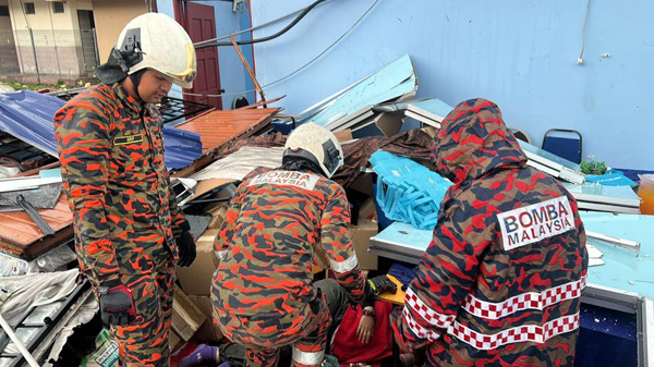 “龙卷风”席卷雪昔江港 屋瓦锌板乱飞 有人受伤