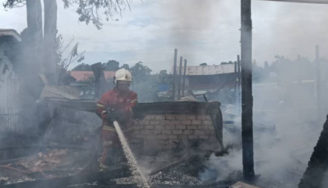 2间木屋已被大火夷为平地。