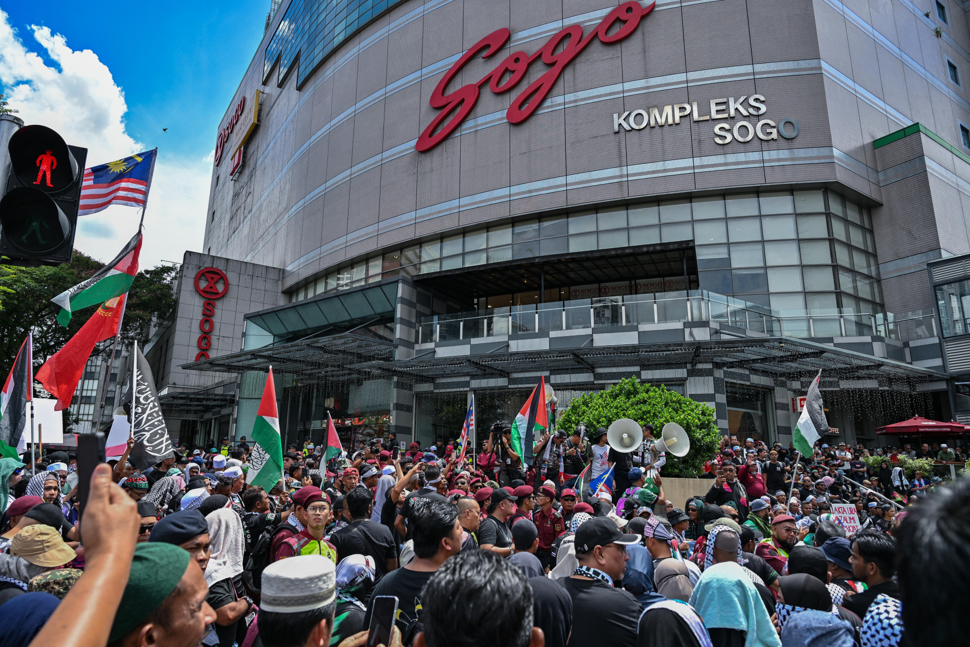 反城新法挺人道船 两集会逾千人上街