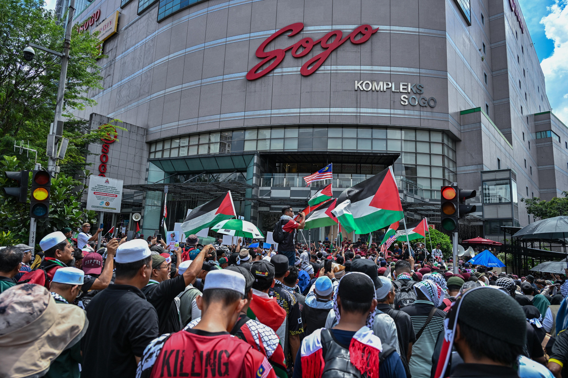 反城新法挺人道船 两集会逾千人上街