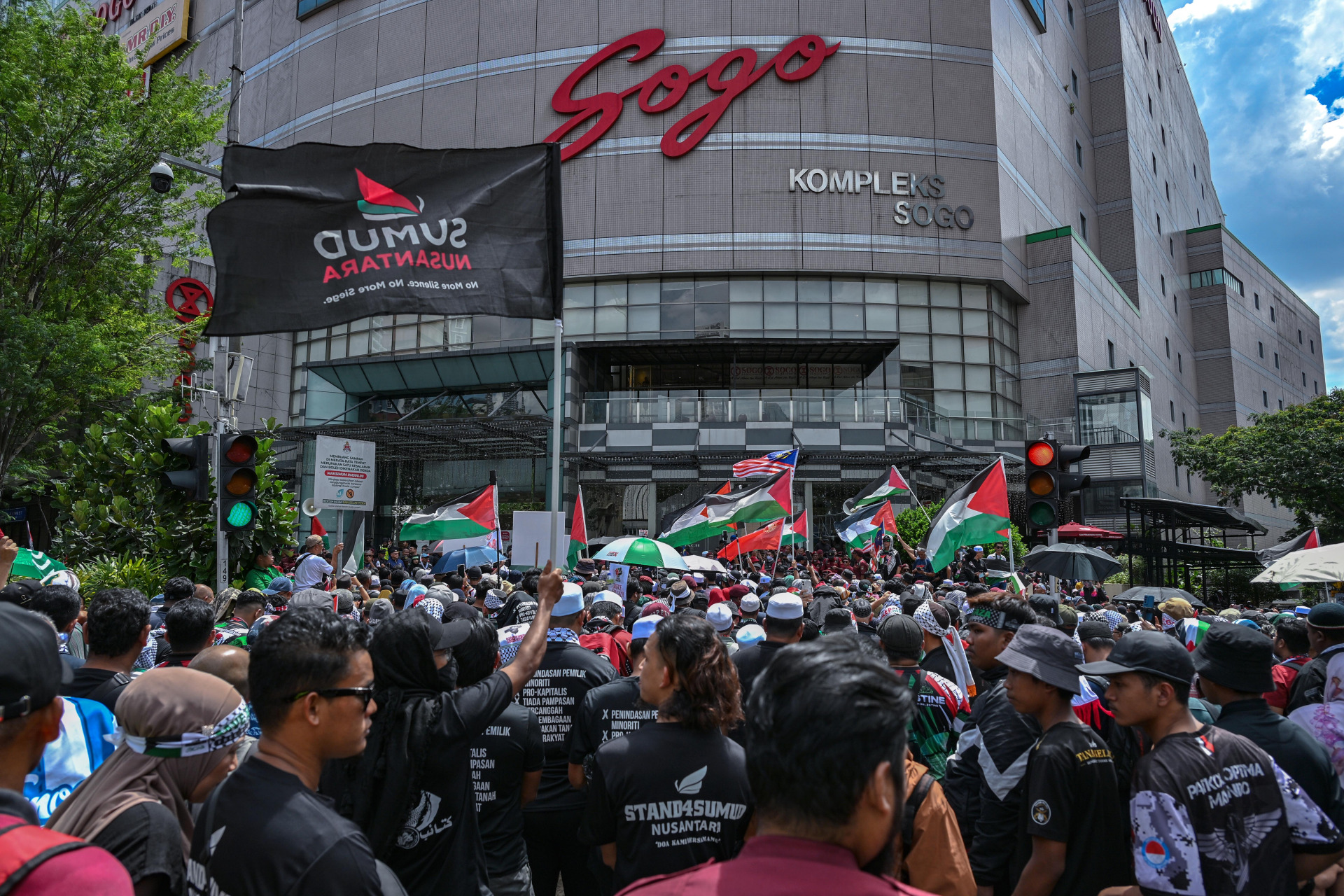 反城新法挺人道船 两集会逾千人上街