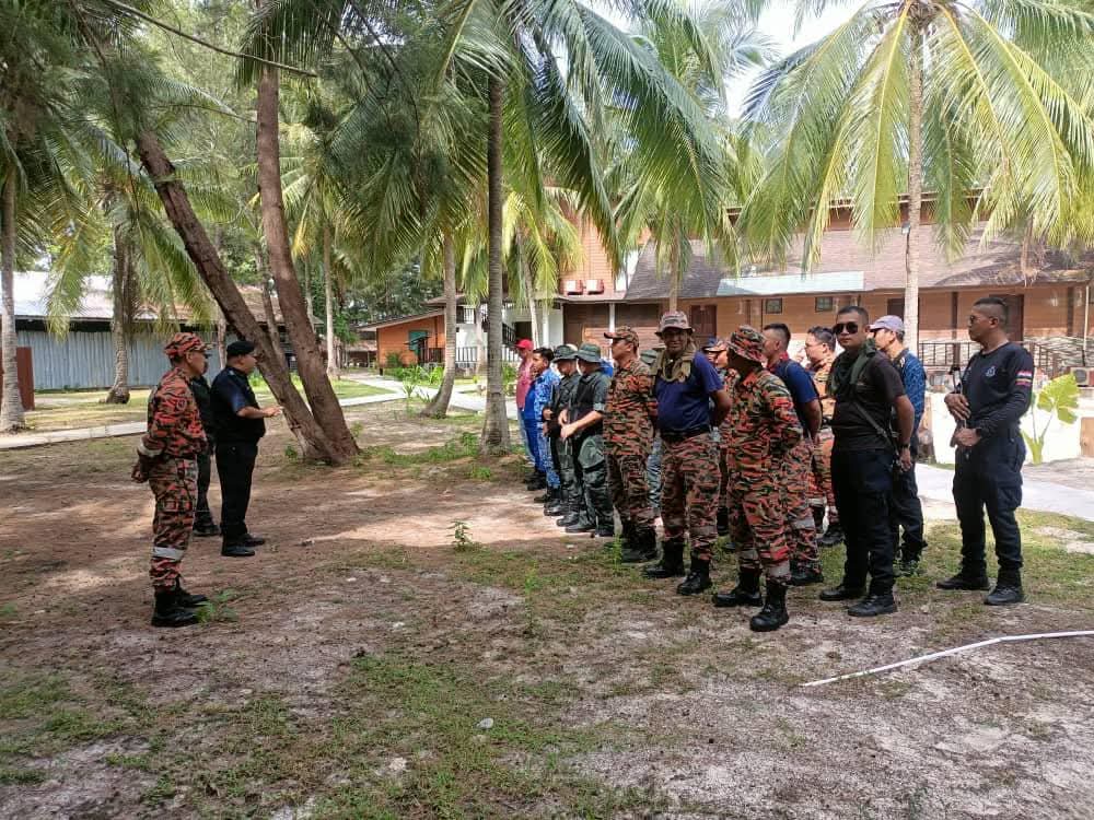 有关当局到场展开搜救行动。