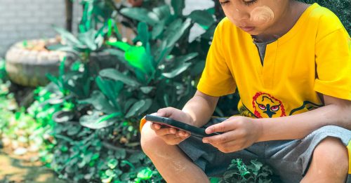 3岁孩童也有手机？！ 订货到家 父母大吃一惊