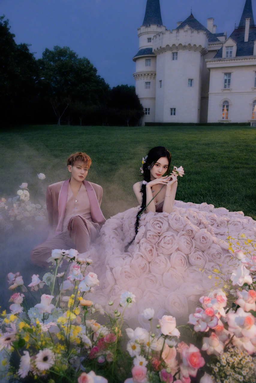 黄子韬换上多套造型。