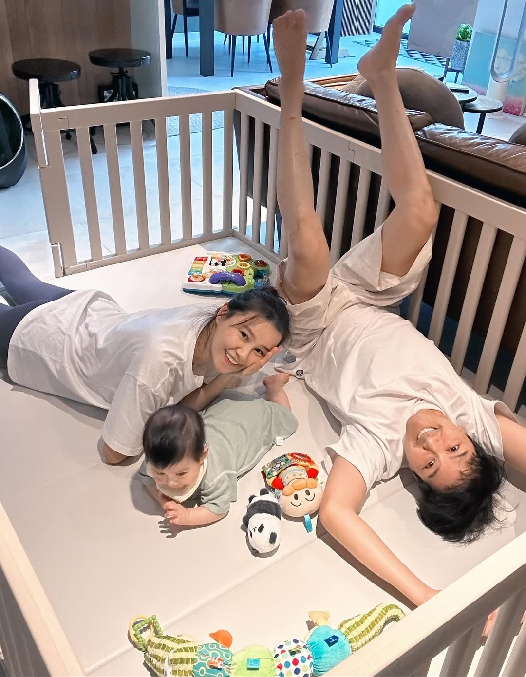 萧正楠直言儿子的用品已占据客厅2/3的空间。