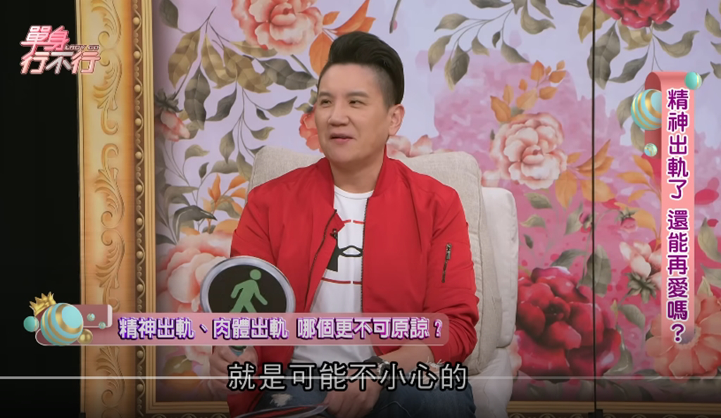 秦汉一家三代同堂出席活动。