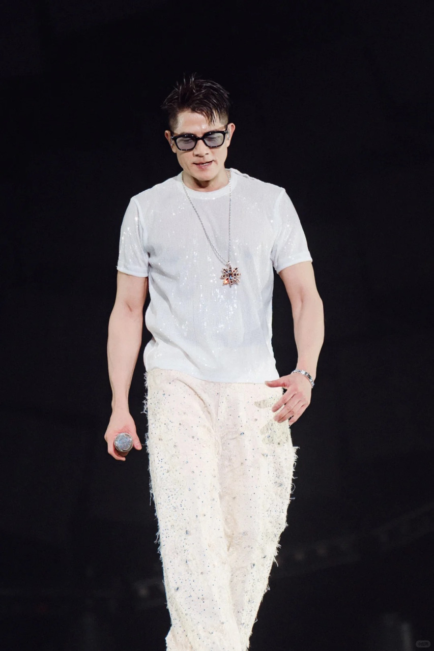 郭富城回应第三胎已出世的传闻。