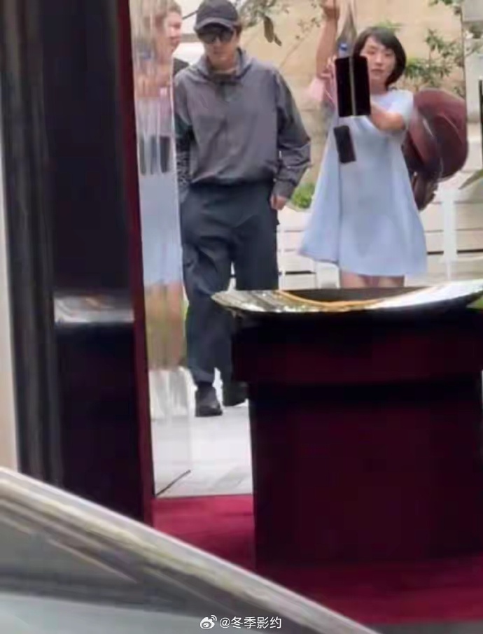 胡歌夫妻看豪宅 传喜获2胎男娃 找新家