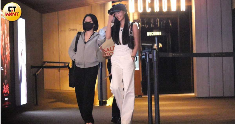 小S与女儿Lily一起现身。