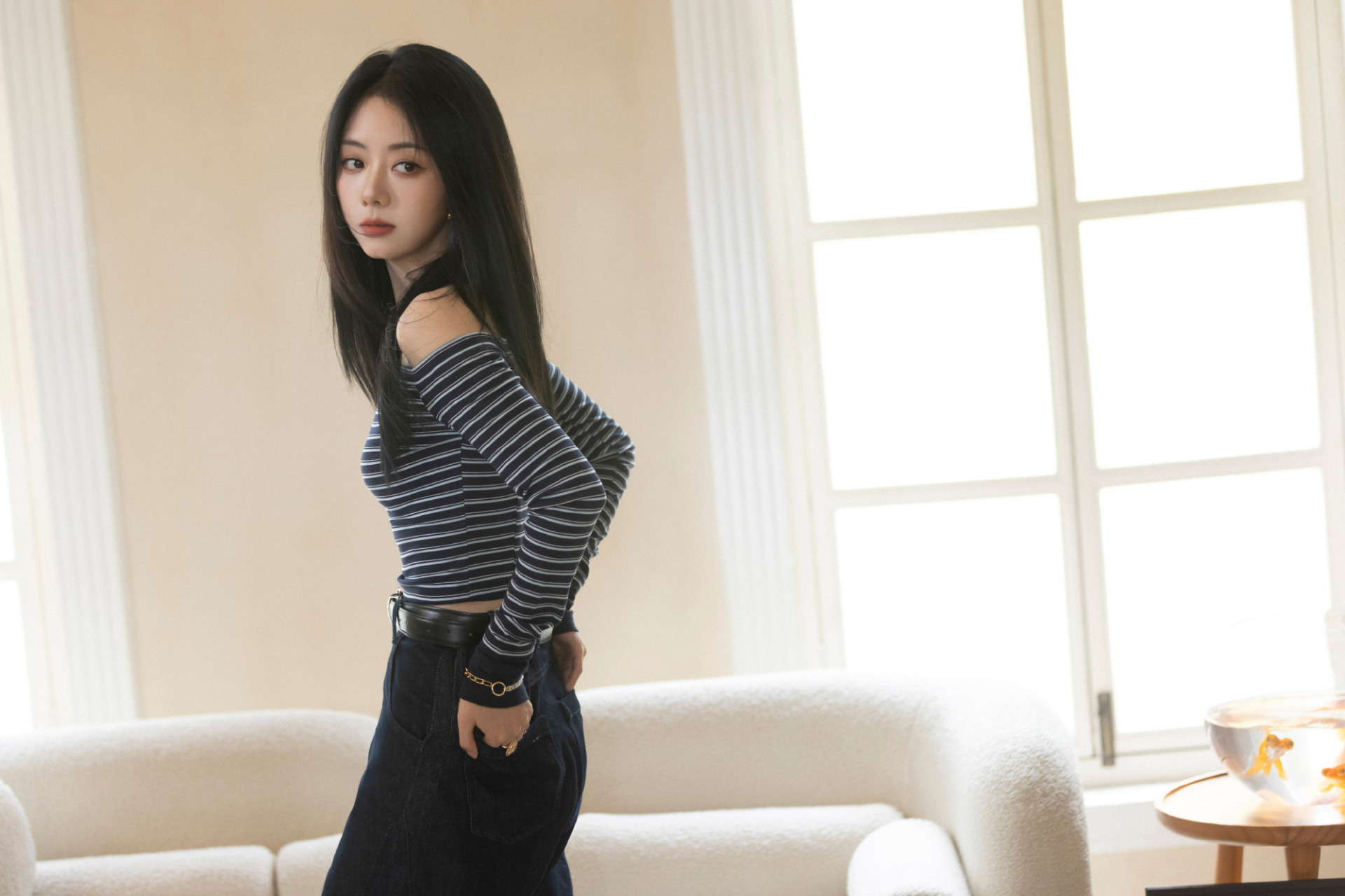 谭松韵瘦了一大圈。