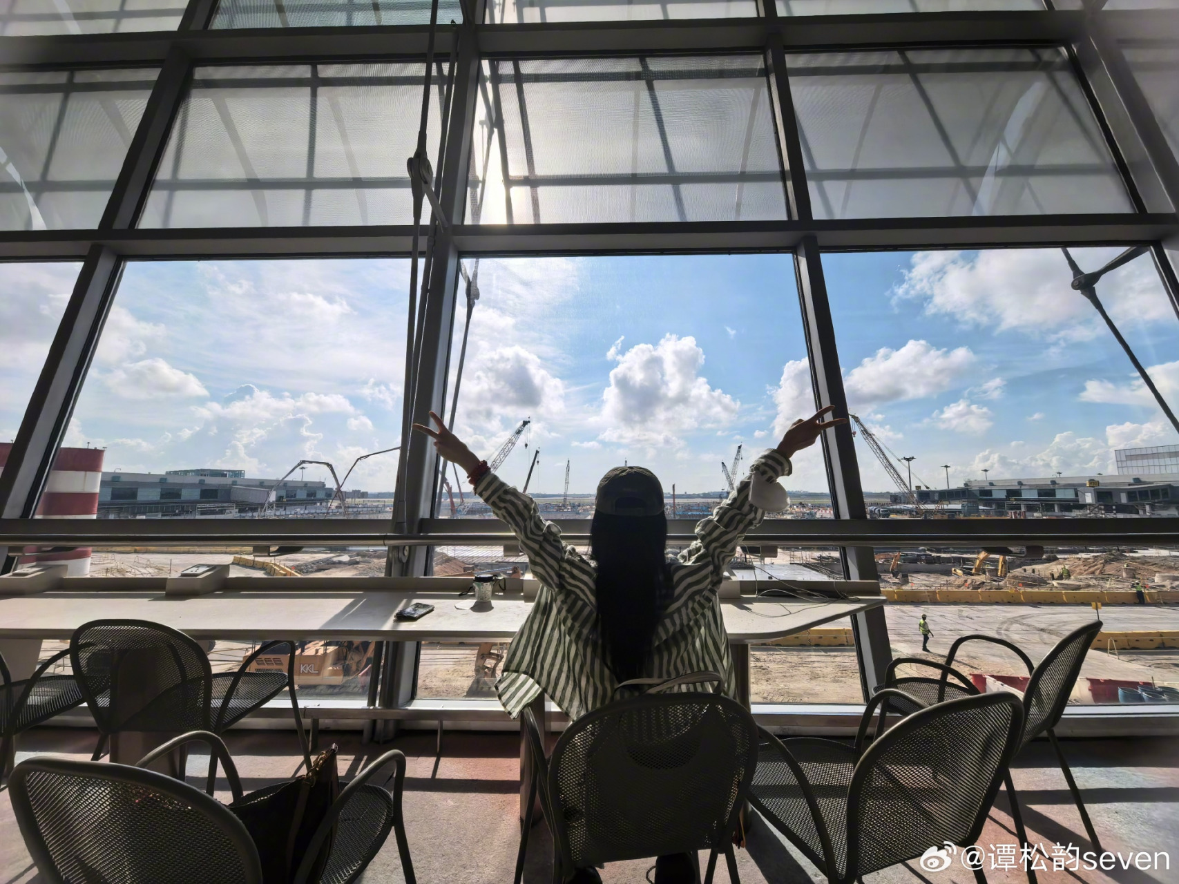 戏剧女神瘦成纸片人 招牌圆脸消失引担忧