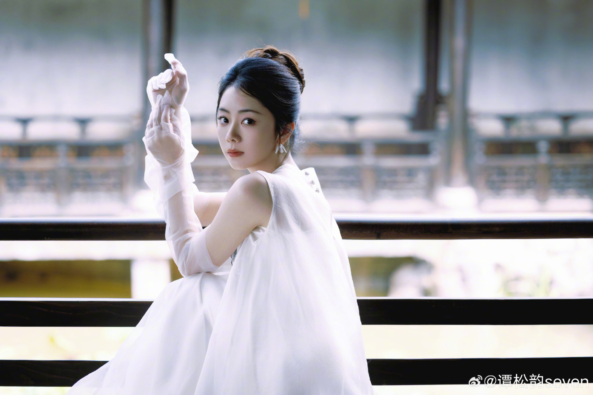 戏剧女神瘦成纸片人 招牌圆脸消失引担忧