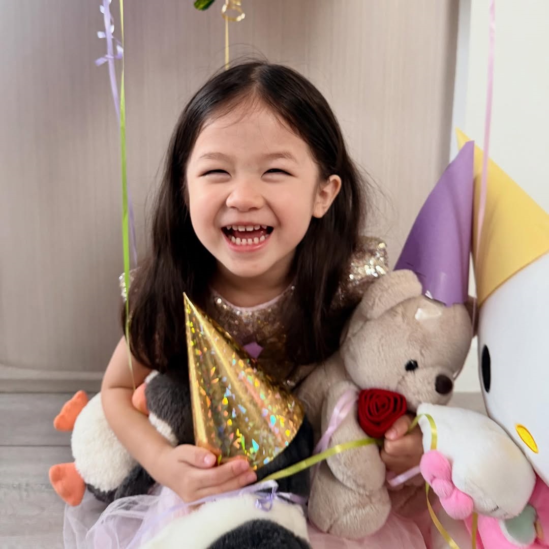 锺嘉欣幼女3岁了。