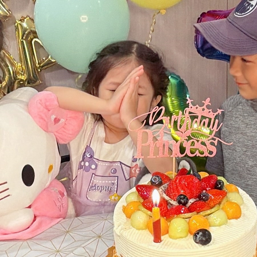 锺嘉欣幼女暴风成长 网友：像妈妈好甜