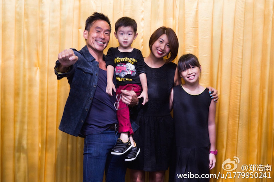 郑浩南与马来西亚籍前妻鲍爱玲育有一对子女。