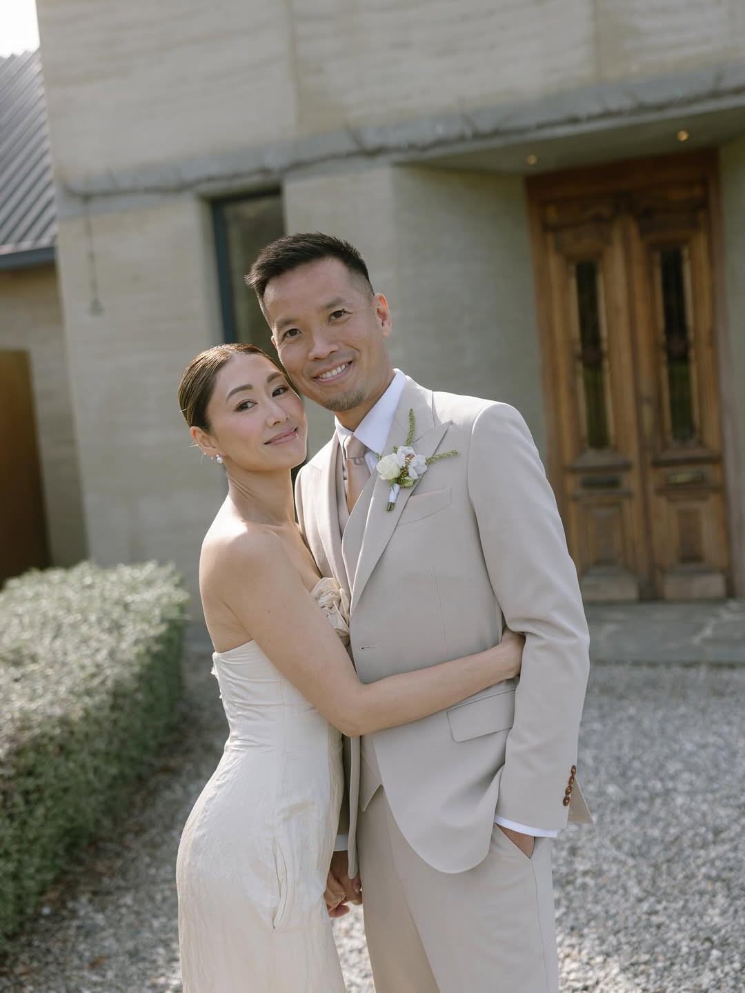 胡定欣中秋节宣布与医生男友陈健华结婚。