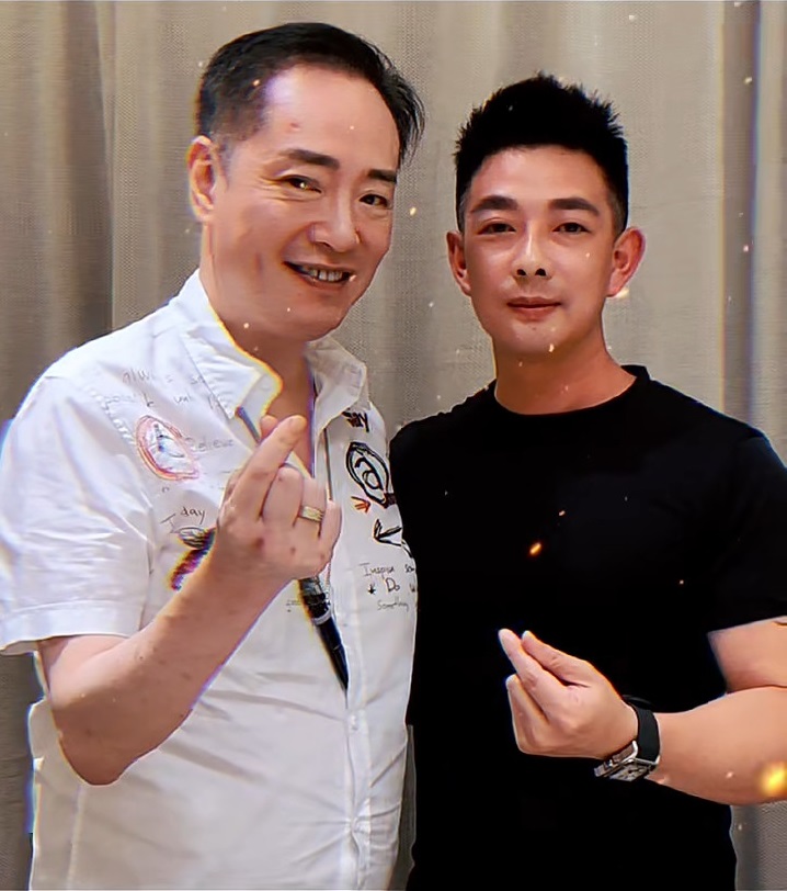 近日有网友偶遇邵传勇，惊现容貌走样。