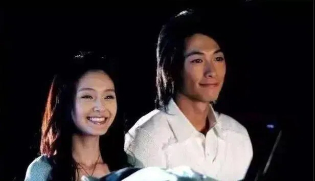 藤冈靛曾与大S合作台湾剧集《转角*遇到爱》。