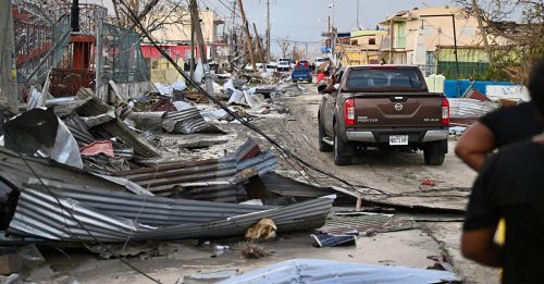 飓风“美莉莎”夺44命 灾民逃生 水淹到脖子