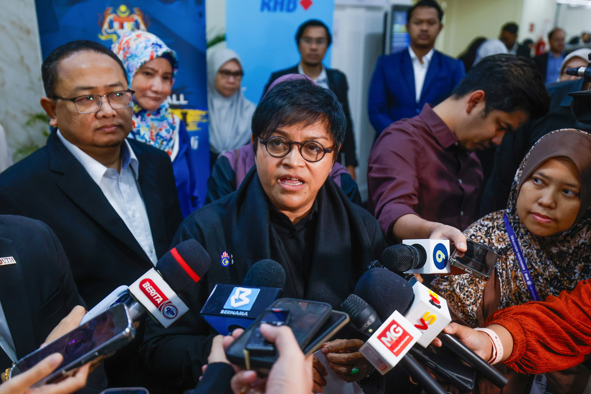 阿莎丽娜(中)强调,未成年不是逃避法律制裁的藉口。