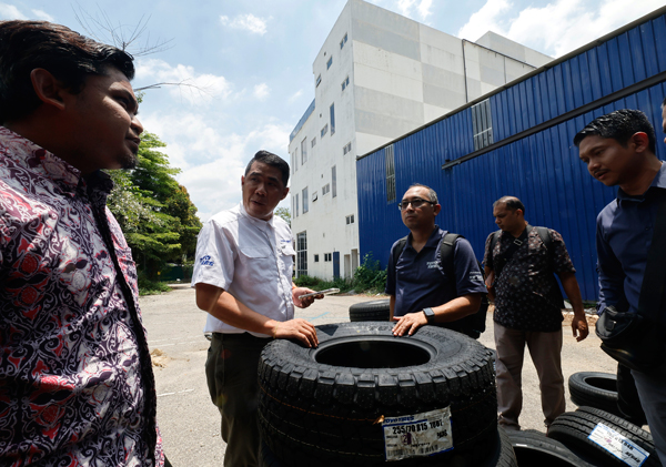 旧货冒充新货 篡改标签 不达标轮胎 充斥市面