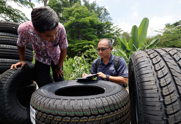 旧货冒充新货 篡改标签 不达标轮胎 充斥市面