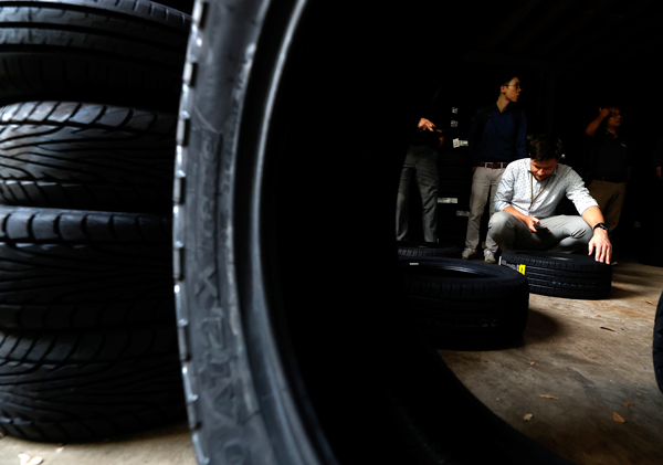 旧货冒充新货 篡改标签 不达标轮胎 充斥市面