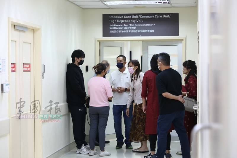 郭素沁到医院慰问陈思慧家人。