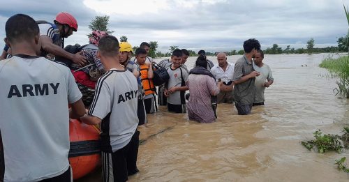暴雨土崩山洪 尼泊尔印度67死