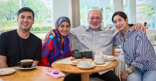 国家元首与家人共享早餐 脸上洋溢幸福表情