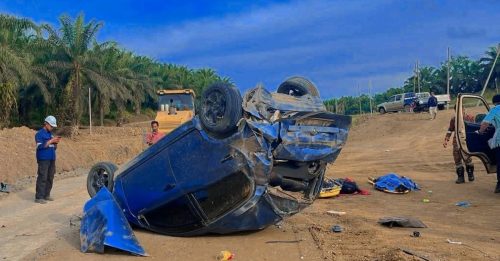 轿车失控翻覆 四轮朝天  3死3重伤！