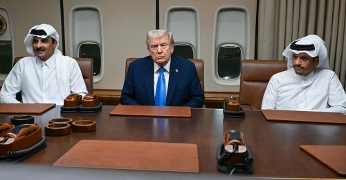 赴马途中降落卡塔尔 特朗普晤埃米尔及首相 称“国际部队”将进驻加萨