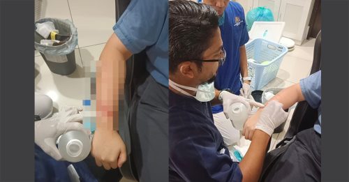 少女房内图做傻事 消拯员破门救人