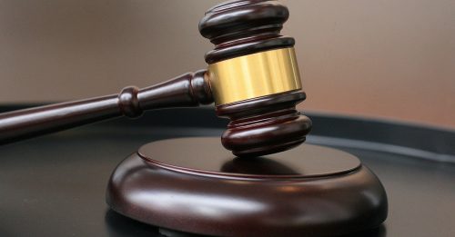 退休老翁当钱骡 罚400或监3周