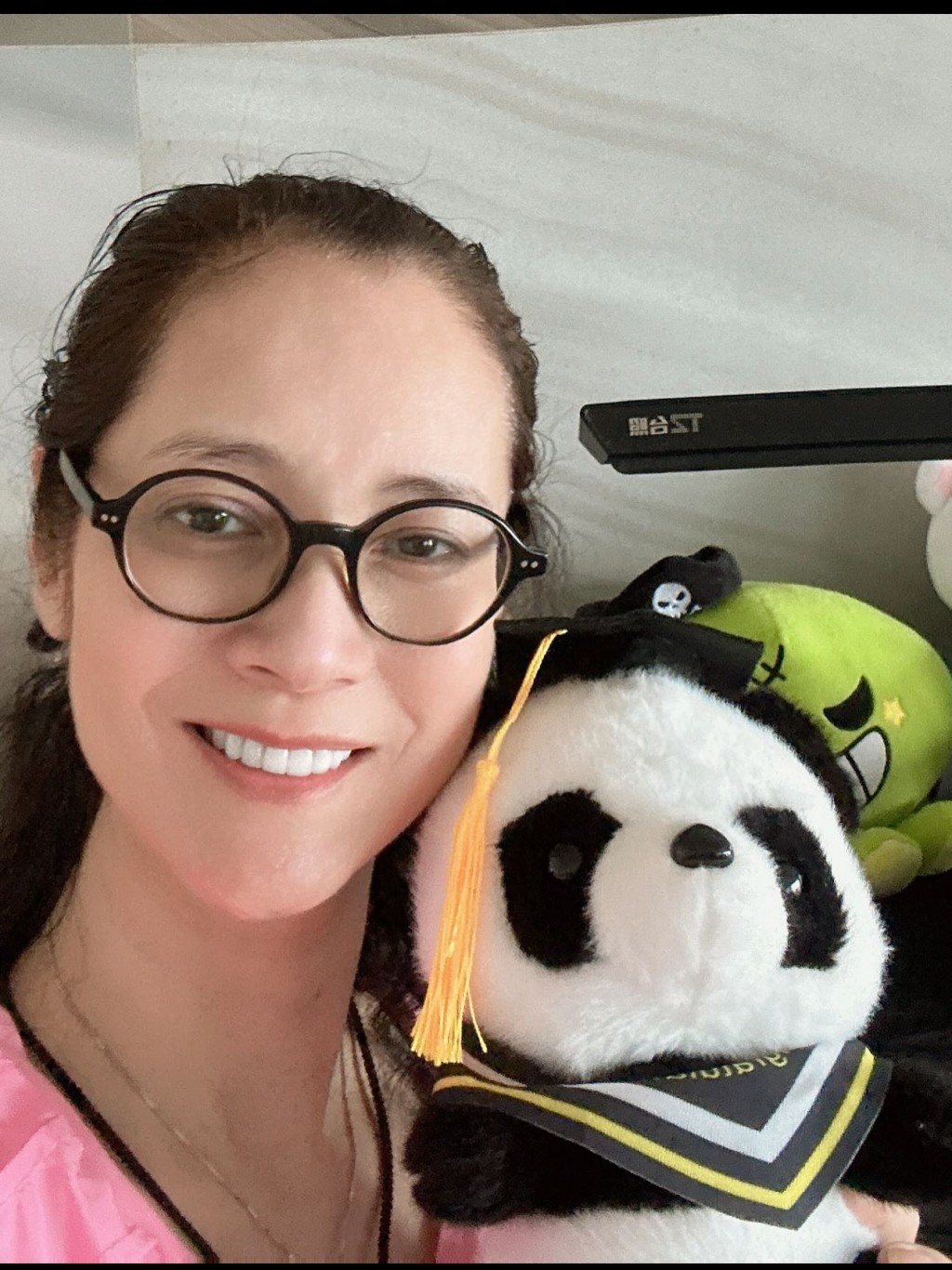 “最美艳星”病愈后首露面 54岁真实状态像郭羡妮