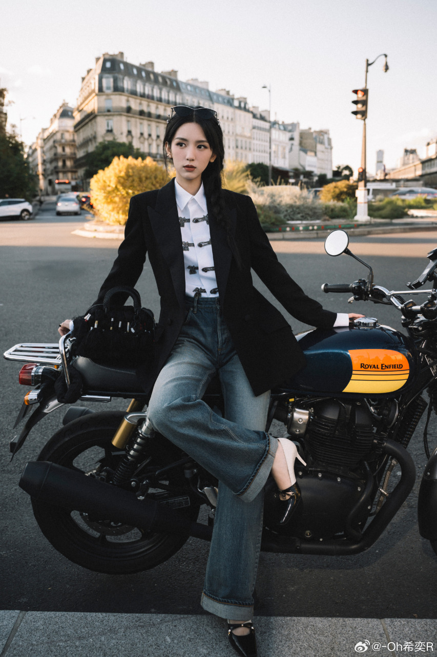 新生代女星表情管理失控 对迪丽热巴翻白眼