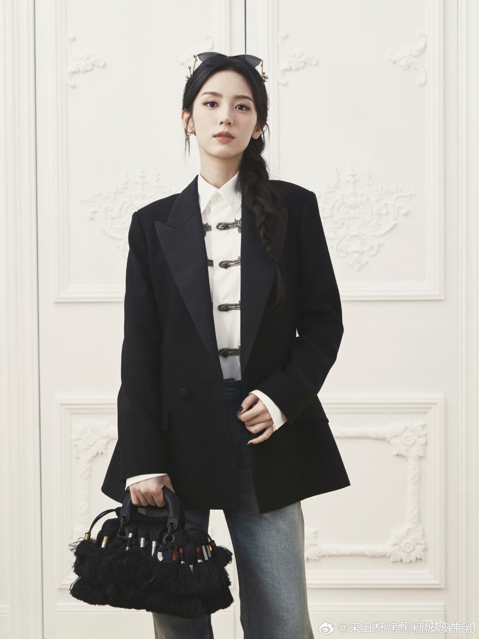 周也现身巴黎时装周活动。(取材自微博)