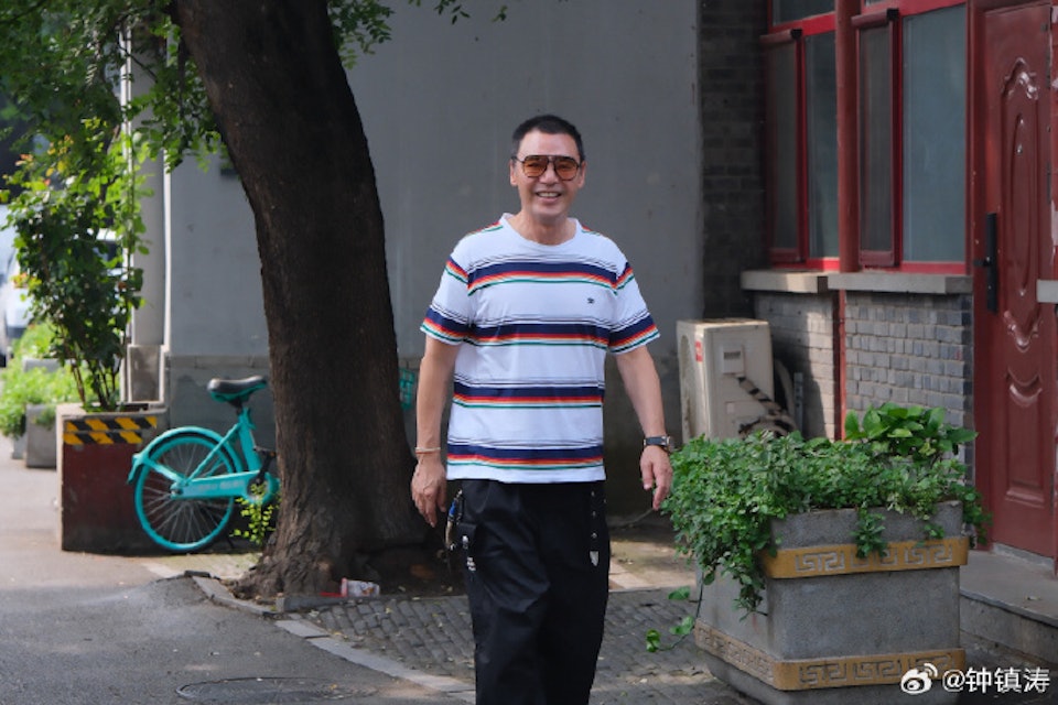 80年代男神现身平民小店　生图惊见“M字额”