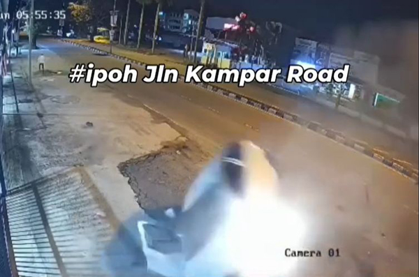 轿车凌空旋转多圈后才停下，场面惊险。（视频截图）