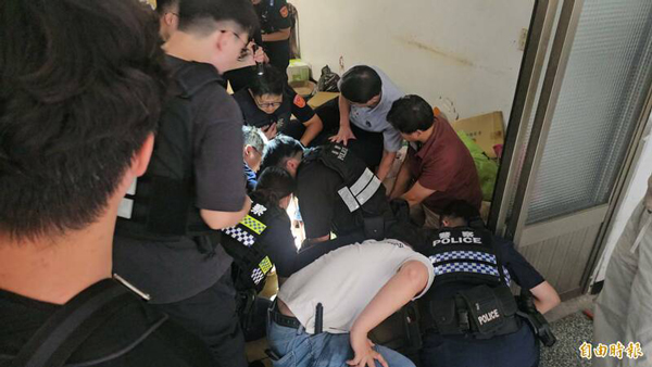 旧货冒充新货 篡改标签 不达标轮胎 充斥市面