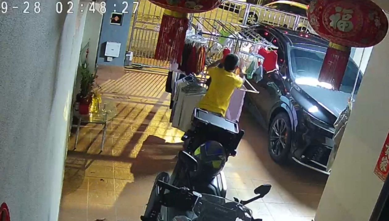 姐妹们小心 甲洞花园 有偷内衣贼