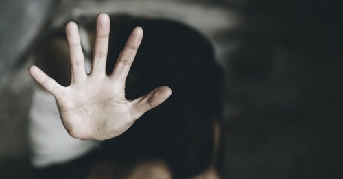 厕所内侵犯女同学 男大生还问“要吃事后丸？”