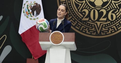 2026美加墨世界杯｜墨总统送出开幕战00001号门票    盼年轻女孩圆足球梦