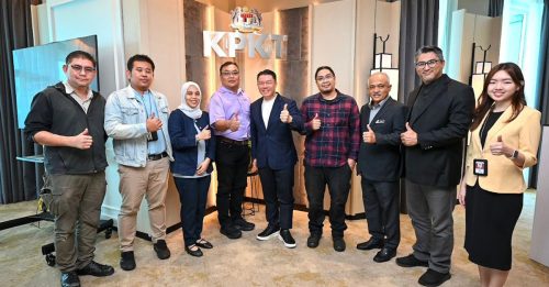 倪可敏与新闻从业员职工会 餐叙交流