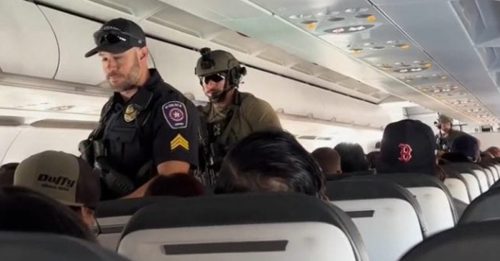 机上现炸弹纸条 乘客惊魂2小时