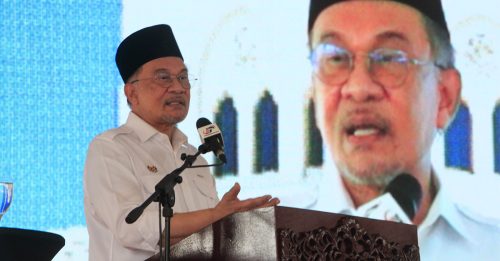 曾承诺执政降低油价 安华为需时道歉